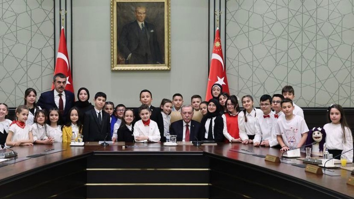 Öğrencilerimizden Ebral YILMAZ, Cumhurbaşkanımız Recep Tayyip Erdoğan ile birlikte  Cumhurbaşkanlığı Külliyesi'nde düzenlenen etkinliklere katıldı.