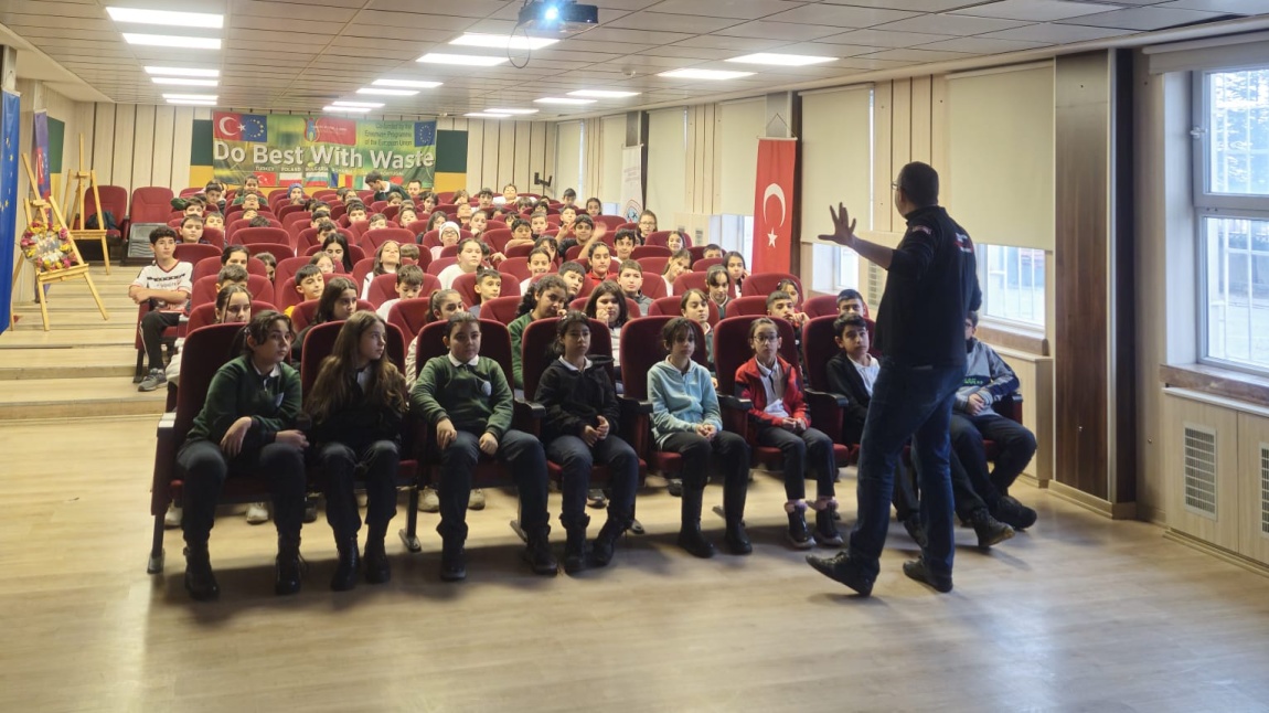 “Çocuklarımız İlk Yardımla Daha Güvende” projesi kapsamında öğrencilerimize ilk yardım semineri verilmiştir. 